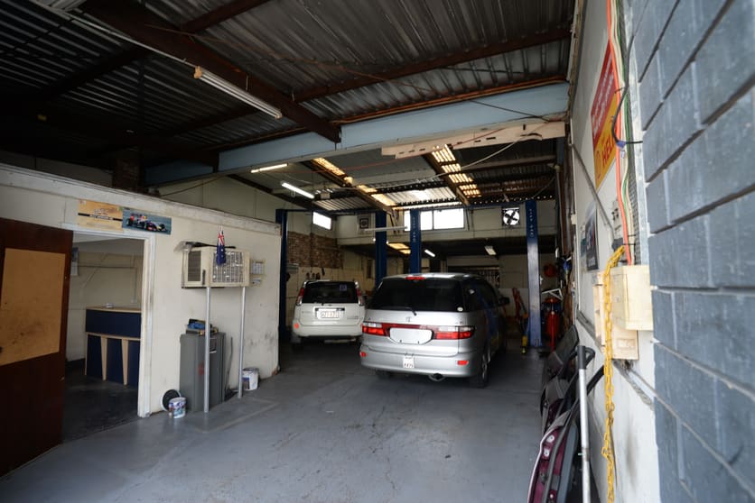 Click to view all images Unit 2/9 Dan St Slacks Creek QLD 4127 - Image 2