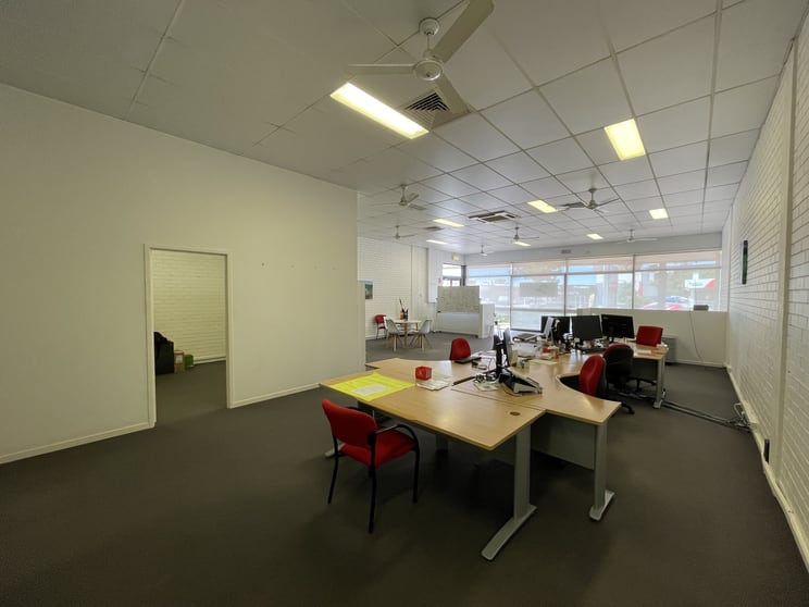Click to view all images 2/356 Gympie Road Strathpine QLD 4500 - Image 3
