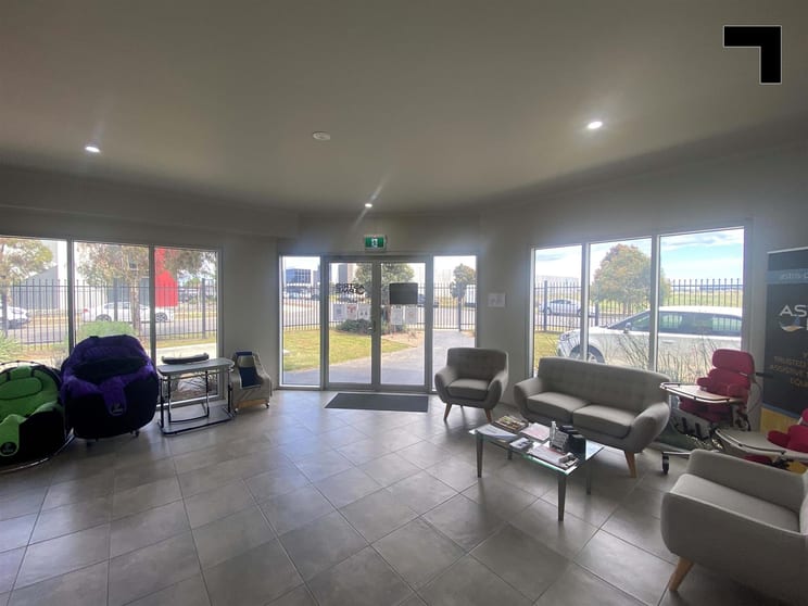 Click to view all images 9 Katherine Drive Ravenhall VIC 3023 - Image 2
