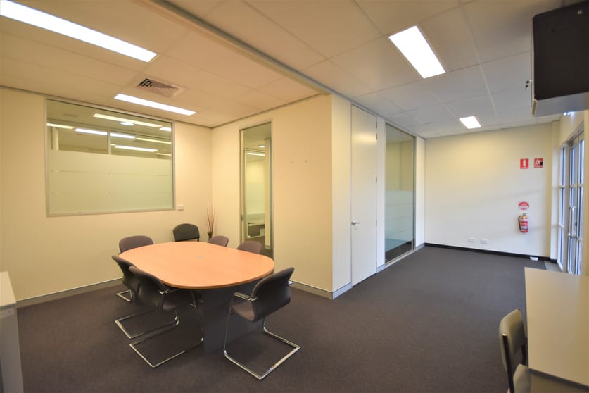 Click to view all images 2/590-594 Hovell Street Albury NSW 2640 - Image 3