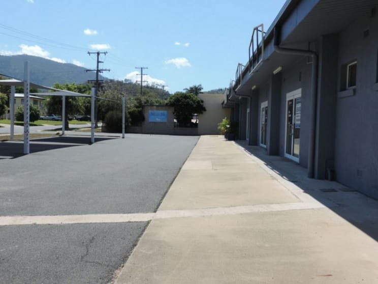Click to view all images 1/384 French Avenue Frenchville QLD 4701 - Image 3