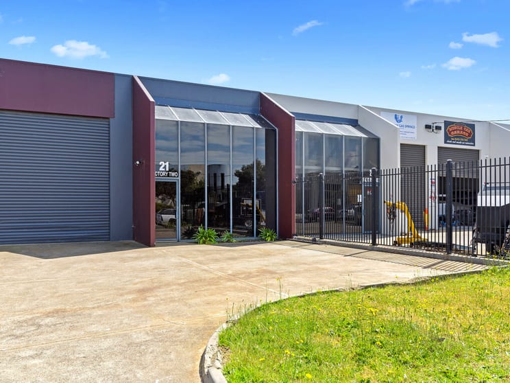Click to view all images 2/21 - 23 Cumberland Drive Seaford VIC 3198 - Image 1