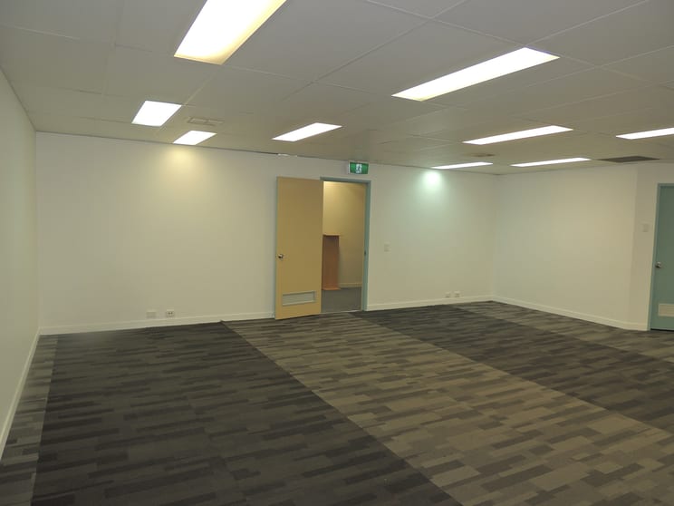 Click to view all images 2/31 Nicholas Street Ipswich QLD 4305 - Image 2