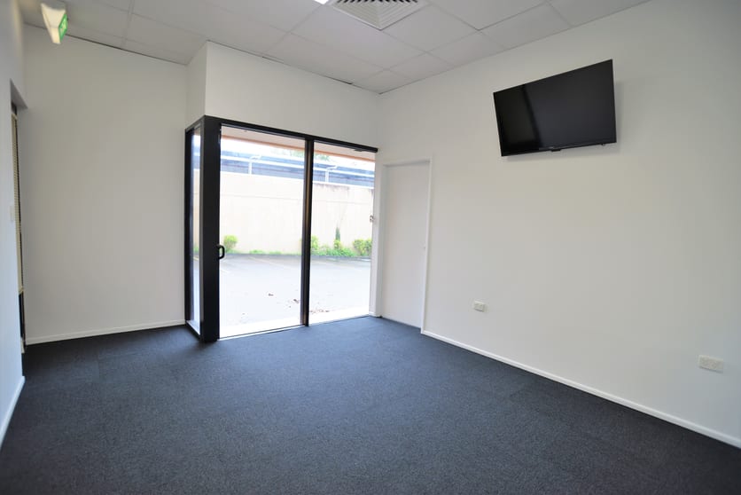 Click to view all images B/3964 Pacific Highway Loganholme QLD 4129 - Image 3
