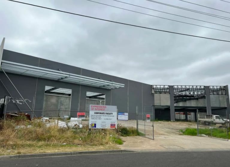 Click to view all images 8 Salinga Drive Tullamarine VIC 3043 - Image 2