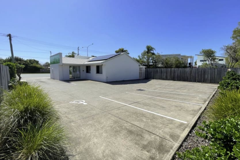 Click to view all images 106 Nicklin Way Warana QLD 4575 - Image 2