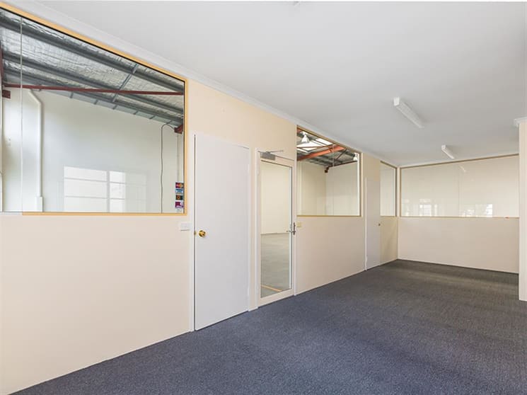 Click to view all images 2/15 Brennan Way Belmont WA 6104 - Image 3