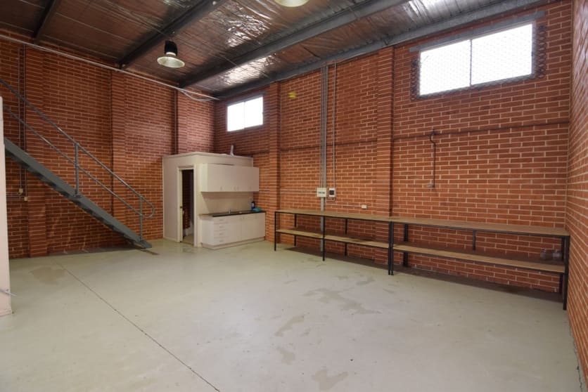 Click to view all images 15/2 Vale Road South Bathurst NSW 2795 - Image 3