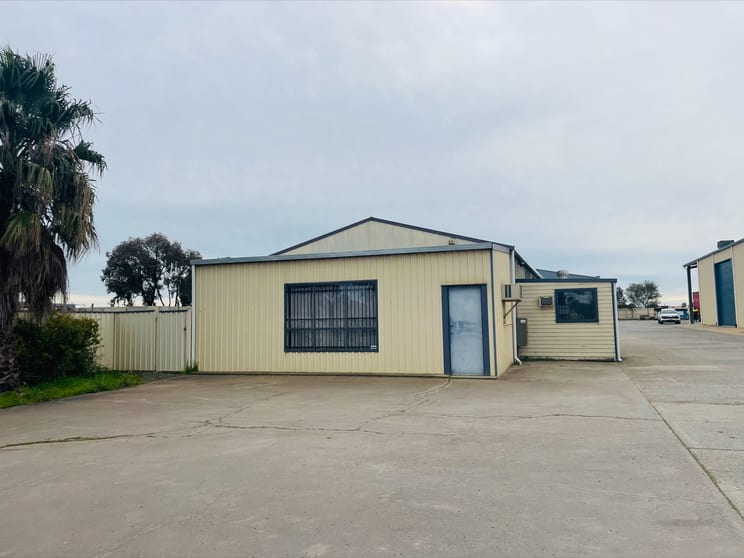 Click to view all images 549C Waterloo Corner Road Burton SA 5110 - Image 3