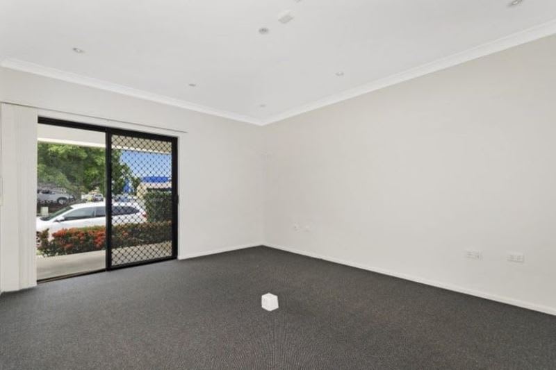 Click to view all images Unit 1/5-7 Martinez Avenue West End QLD 4810 - Image 3