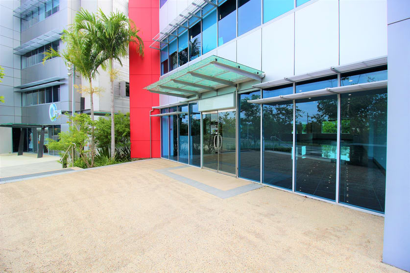 Click to view all images 1/2 Waterfront Place Robina QLD 4226 - Image 1