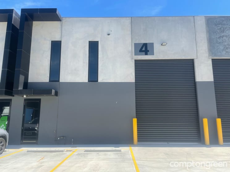 Click to view all images 4/46 Aylesbury Drive Altona VIC 3018 - Image 1