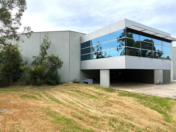 Click to view all images 123A Merrindale Drive Kilsyth VIC 3137 - Image 2
