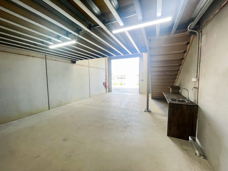 Click to view all images 2 Cave Place Clyde North VIC 3978 - Image 3