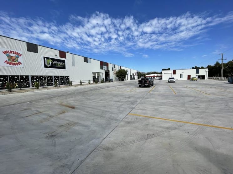 Click to view all images 2 Romet Road Wodonga VIC 3690 - Image 2