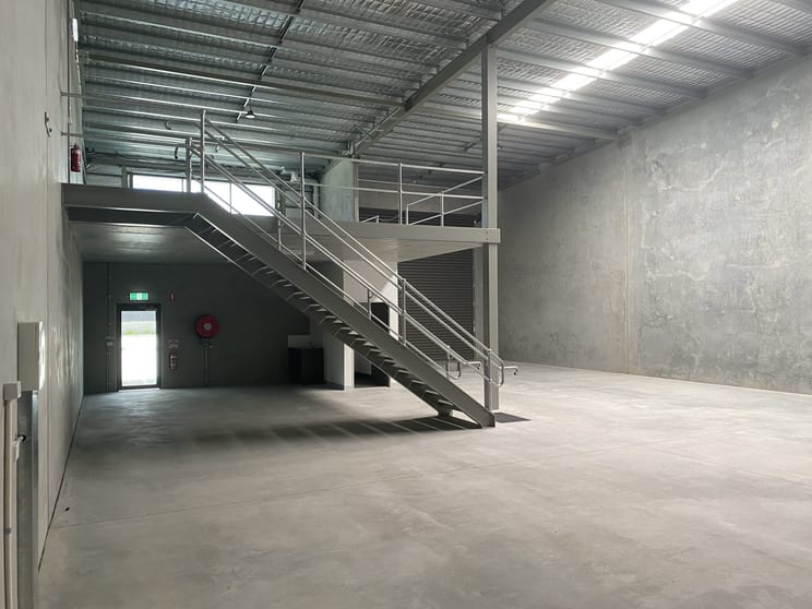 Click to view all images Unit 6/9 Lacy Court Carrara QLD 4211 - Image 3