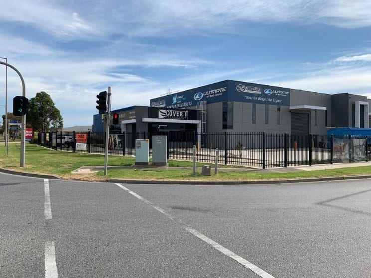 Click to view all images Unit 1/1-3 Livestock Way Pakenham VIC 3810 - Image 3