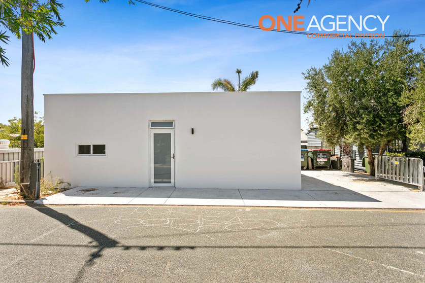 Click to view all images 18 Jewell Parade North Fremantle WA 6159 - Image 1