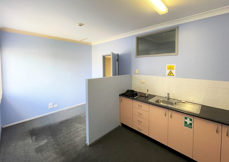 Click to view all images 11b Chamberlain Street Campbelltown NSW 2560 - Image 3