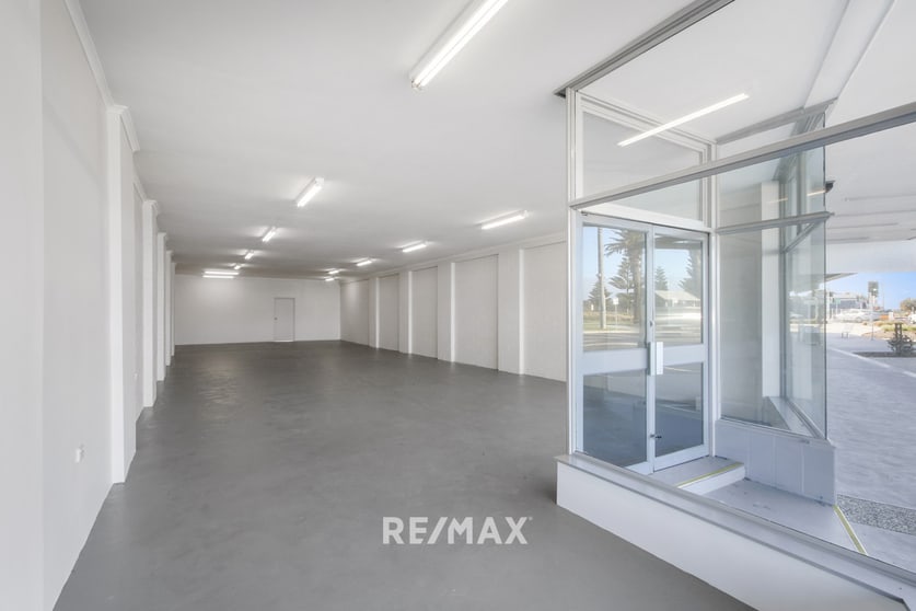 Click to view all images 579 Esplanade Lakes Entrance VIC 3909 - Image 1