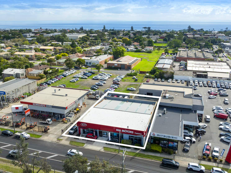 Click to view all images 90 - 92 Dandenong Road West Frankston VIC 3199 - Image 1