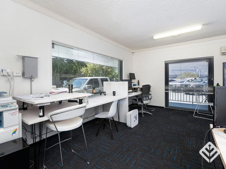 Click to view all images Ground/41 Kishorn Road Applecross WA 6153 - Image 2