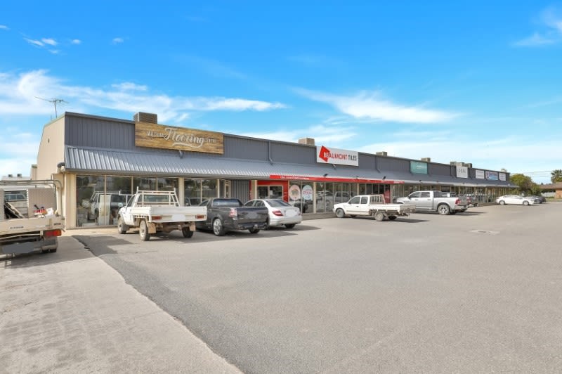 Click to view all images 126 Eleventh Street Mildura VIC 3500 - Image 3