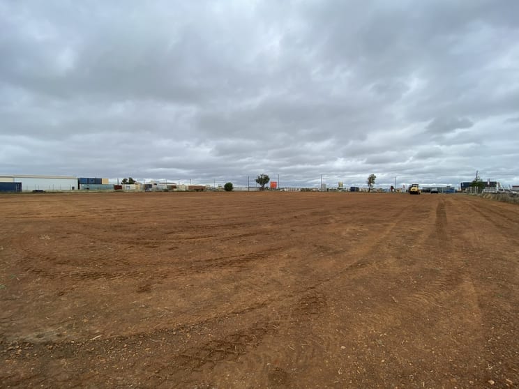 Click to view all images 2/215 Raglan Street Roma QLD 4455 - Image 2