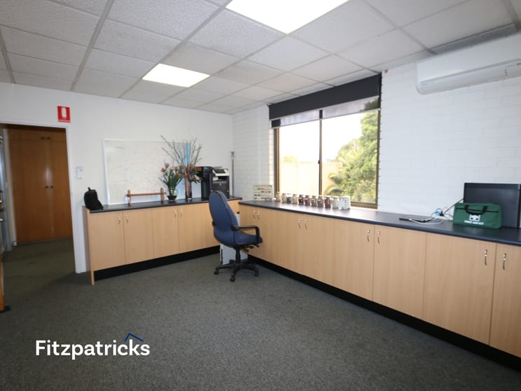 Click to view all images Suite 2/20 Tompson Street Wagga Wagga NSW 2650 - Image 2