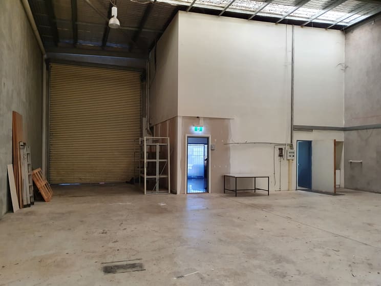 Click to view all images 8 Broadhurst Road Ingleburn NSW 2565 - Image 2