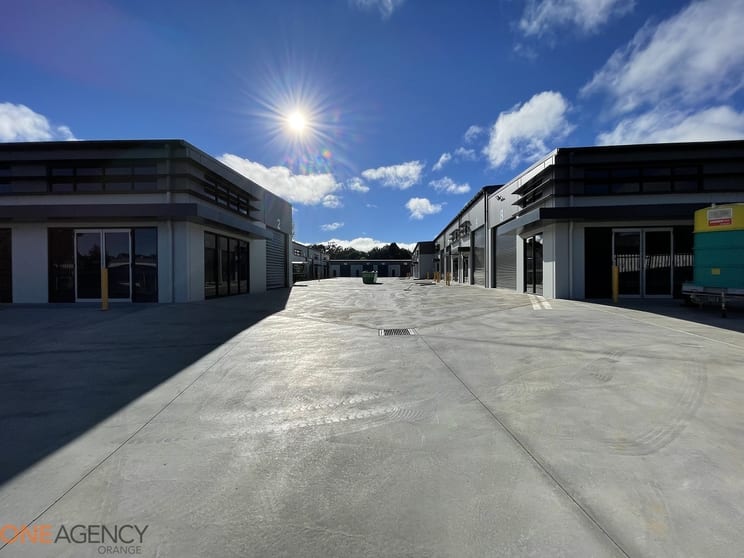 Click to view all images 3/8 Edward Street Orange NSW 2800 - Image 2