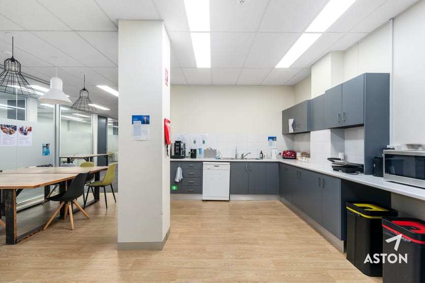 Click to view all images 47 Wellington Street St Kilda VIC 3182 - Image 3
