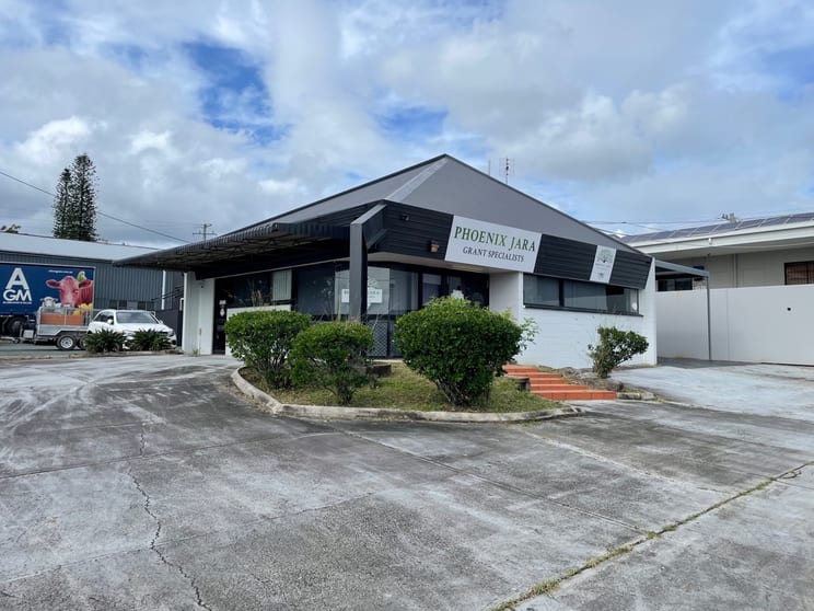 Click to view all images 2/9-11 Carol Av. Springwood QLD 4127 - Image 1