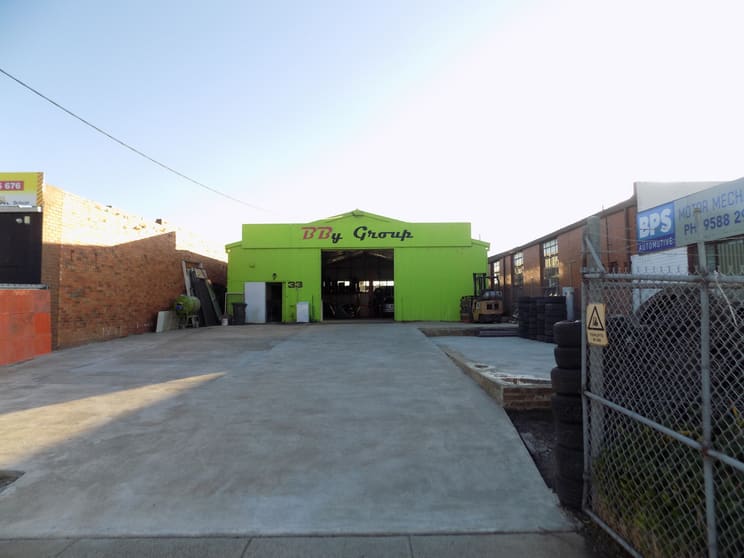 Click to view all images 33 Boundary Road Mordialloc VIC 3195 - Image 2