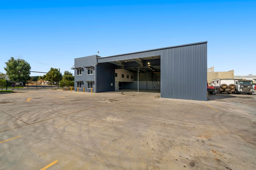 Click to view all images 13 Wildfire Road Maddington WA 6109 - Image 1