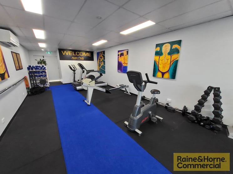 Click to view all images 3/2 Patricks Road Arana Hills QLD 4054 - Image 2