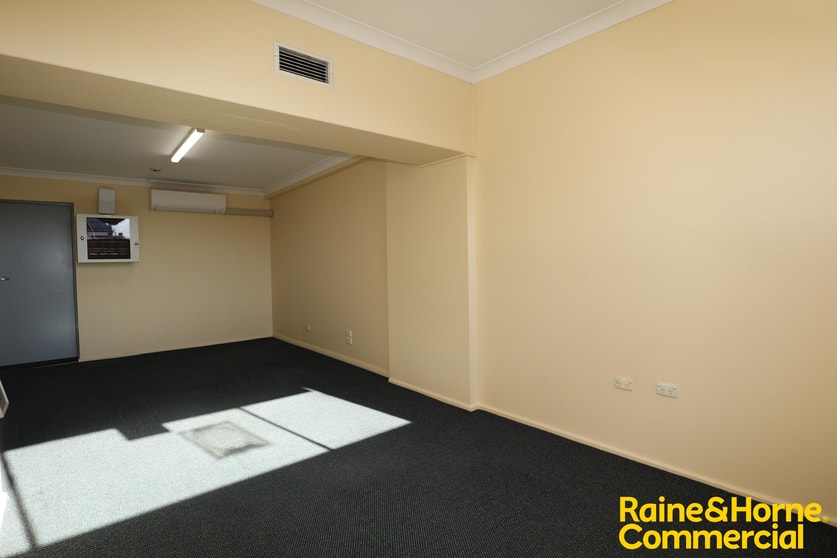Click to view all images T4/48 Trail Street Wagga Wagga NSW 2650 - Image 2