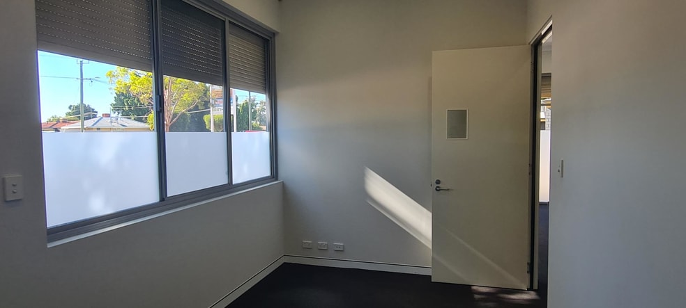 Click to view all images Shop 7/35 Hainsworth Avenue Girrawheen WA 6064 - Image 3