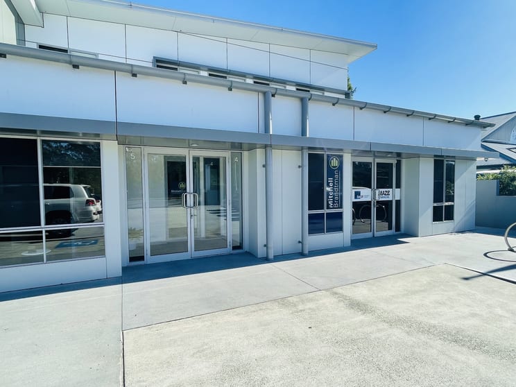 Click to view all images 160 Gooding Drive Merrimac QLD 4226 - Image 2