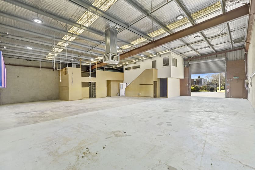 Click to view all images 1/15 Nevin Drive Thomastown VIC 3074 - Image 3