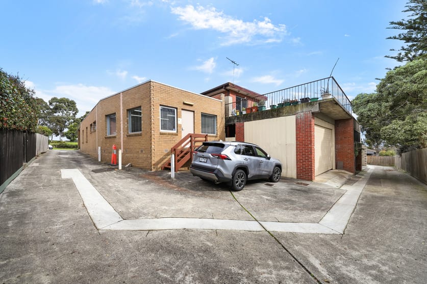 Click to view all images 13 Essex Road Mount Waverley VIC 3149 - Image 2