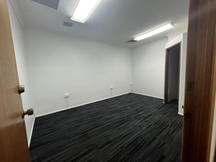 Click to view all images Office 1 - 4/4 Island Drive Cannonvale QLD 4802 - Image 2