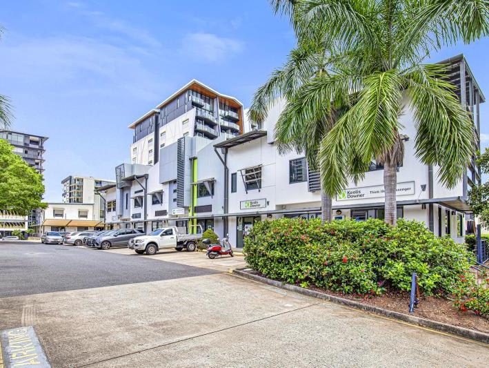 Click to view all images 10/76 Doggett Street Newstead QLD 4006 - Image 2