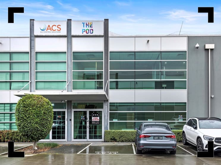 Click to view all images 23/3 Westside Avenue Port Melbourne VIC 3207 - Image 1