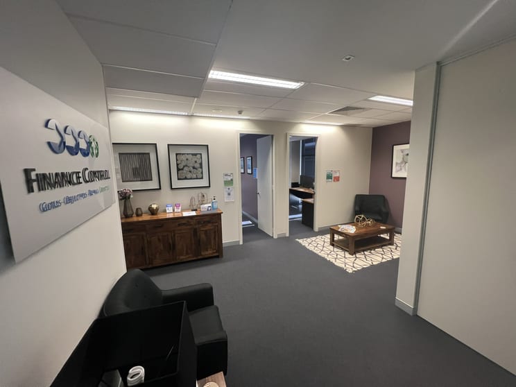 Click to view all images 2.17/4 Hyde Parade Campbelltown NSW 2560 - Image 2
