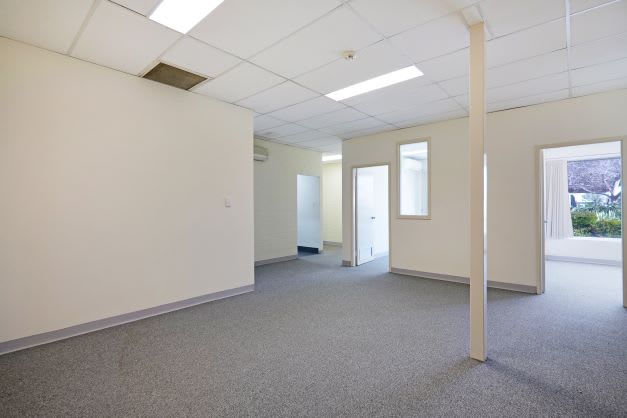 Click to view all images 2 Somersby Road Welshpool WA 6106 - Image 3