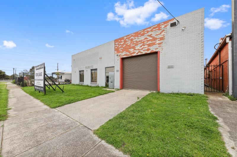 Click to view all images 32 Wren Road Moorabbin VIC 3189 - Image 2