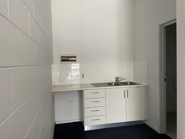 Click to view all images 1 Sillett Lane Sale VIC 3850 - Image 3