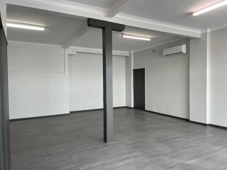 Click to view all images shop 4/25 - 29 Brisbane Street Tamworth NSW 2340 - Image 3
