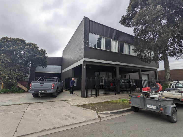 Click to view all images 2 Ravenscourt Road Tottenham VIC 3012 - Image 1